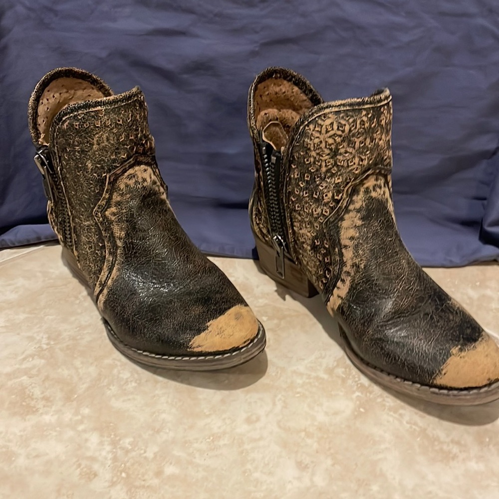 Circle G ankle boots